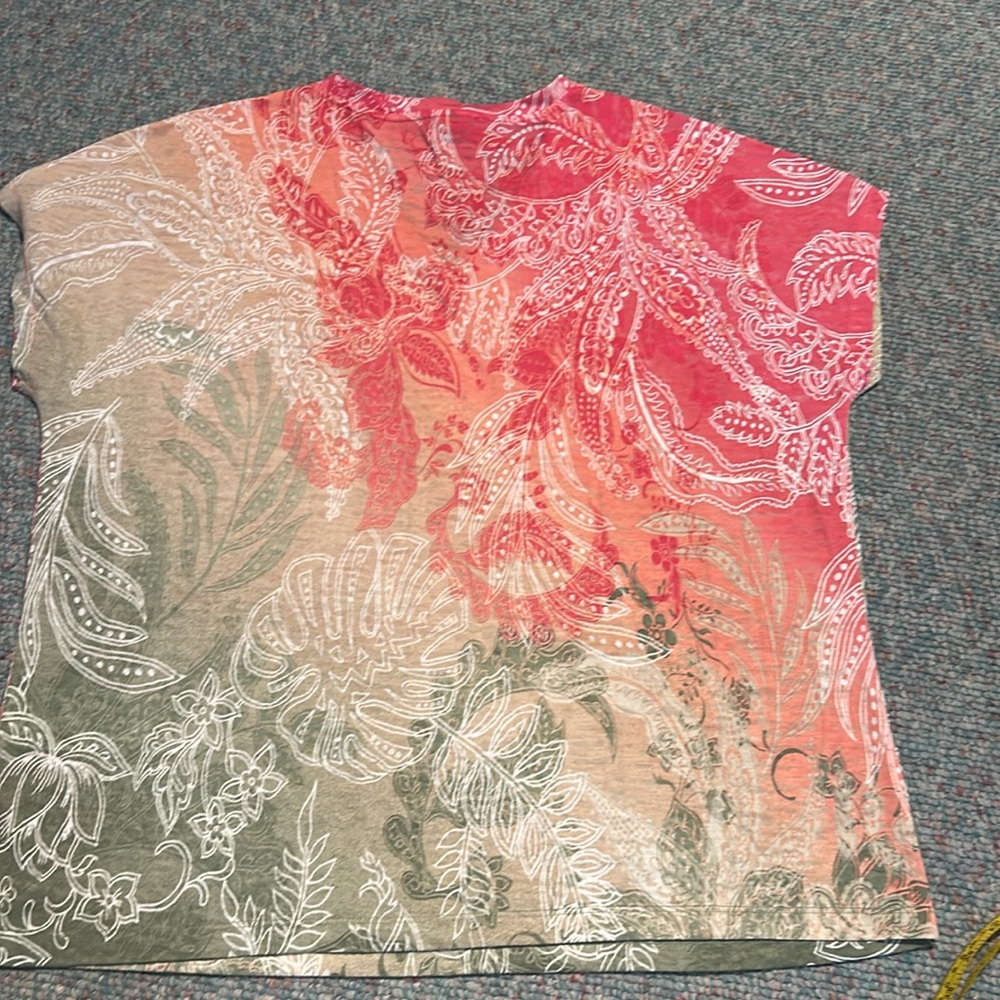 Red and Pink Patterned T-Shirts from Olsen size large - Picture 13 of 14
